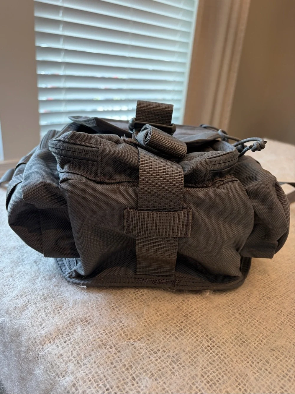 Vanquest Mobius gray 2.0 Sling/ Messenger / Tactical Bag- EUC